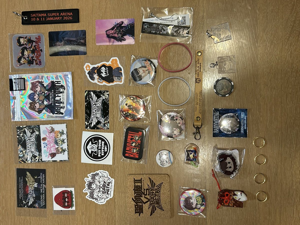 Yoshi1970Metal's tweet photo. 1/10超ピット、1/11並ピットで参加しました。
ライブはもちろん最高だったけど、朝から会場周辺でメイトさんと会話するのがとても楽しかったdeathね。
みんなの手作りのグッズ…、毎回凄いなって感心します。
皆さん、ありがとう。

#BABYMETAL #WORLDTOUR2026
#SSA https://t.co/SfeKK64ErG