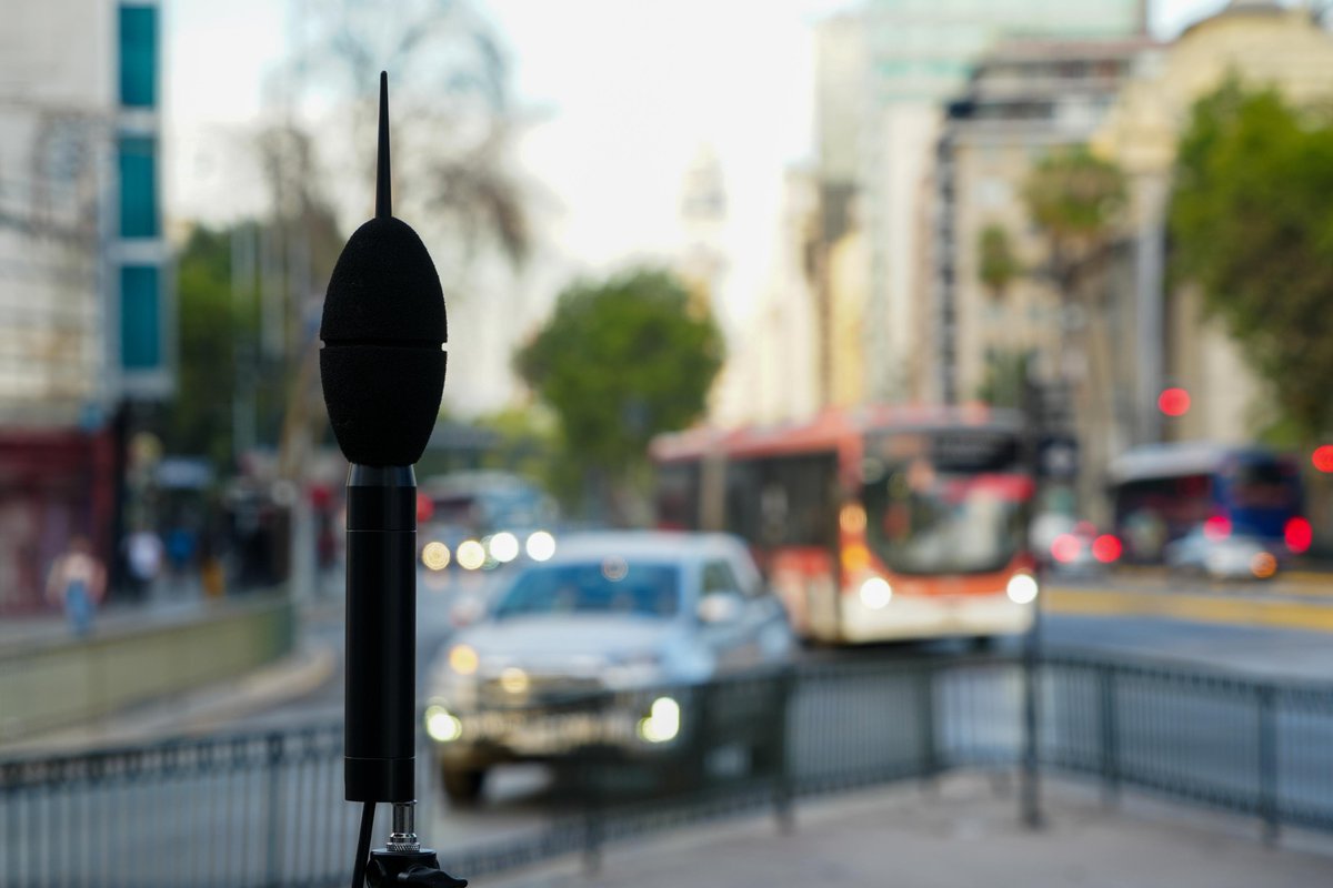 MTTChile's tweet image. La contaminación acústica bajó un 64% en el eje Alameda en 2025 ⚡️

El ministro Juan Carlos Muñoz, junto con la ministra @MMAChile Maisa Rojas y la directora de @DTPMet, Paola Tapia, informan del impacto positivo de los buses eléctricos en la reducción del ruido de Santiago