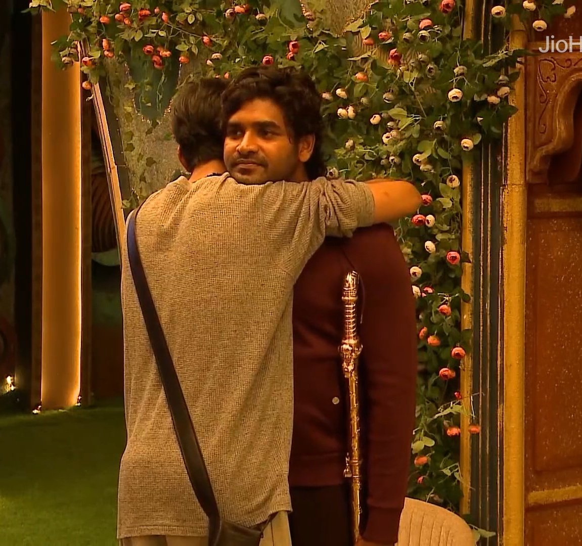 rolexjd651's tweet photo. #Tushaar
 Boy with golden heart 💎  don't hurt intentionally anybody. 
Respect for others. Respect for others emotions.  Good thing tushaar,  
    Welcome back ♥️‼️ 
#missing #Kamrudin 🤧♥️
#BiggBoss9Tamil https://t.co/fqcnraIRX2