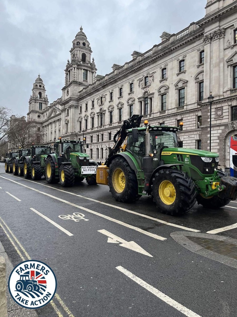 💥 Tractors have once again arrived in London! 

This is about the Finance Bill — and it’s about holding politicians to account ahead of a General Election debate.

Farmers are keeping the pressure on 🚜 🇬🇧