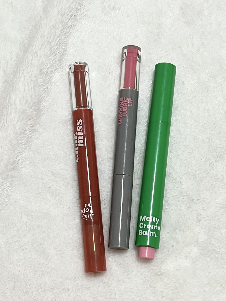 pupararah's tweet image. ลิปกด 🎀🍒 แท่งละ 69฿

- CHARMISS Juicy Pop Tint ลิปทินท์กลอสหัวเหล็ก สี 09 สวอชมือ
- GALA สี07 สวอชมือ 
- GALA  สี11 80%

#ส่งต่อ #ส่งต่อสกินแคร์ #ส่งต่อคสอ #ส่งต่อคสอมือ2 #คสอมือสอง #ส่งต่อเครื่องสำอาง #ส่งต่อเครื่องสําอางมือสอง #เครื่องสำอางมือสอง #เครื่องสําอางเกาหลี