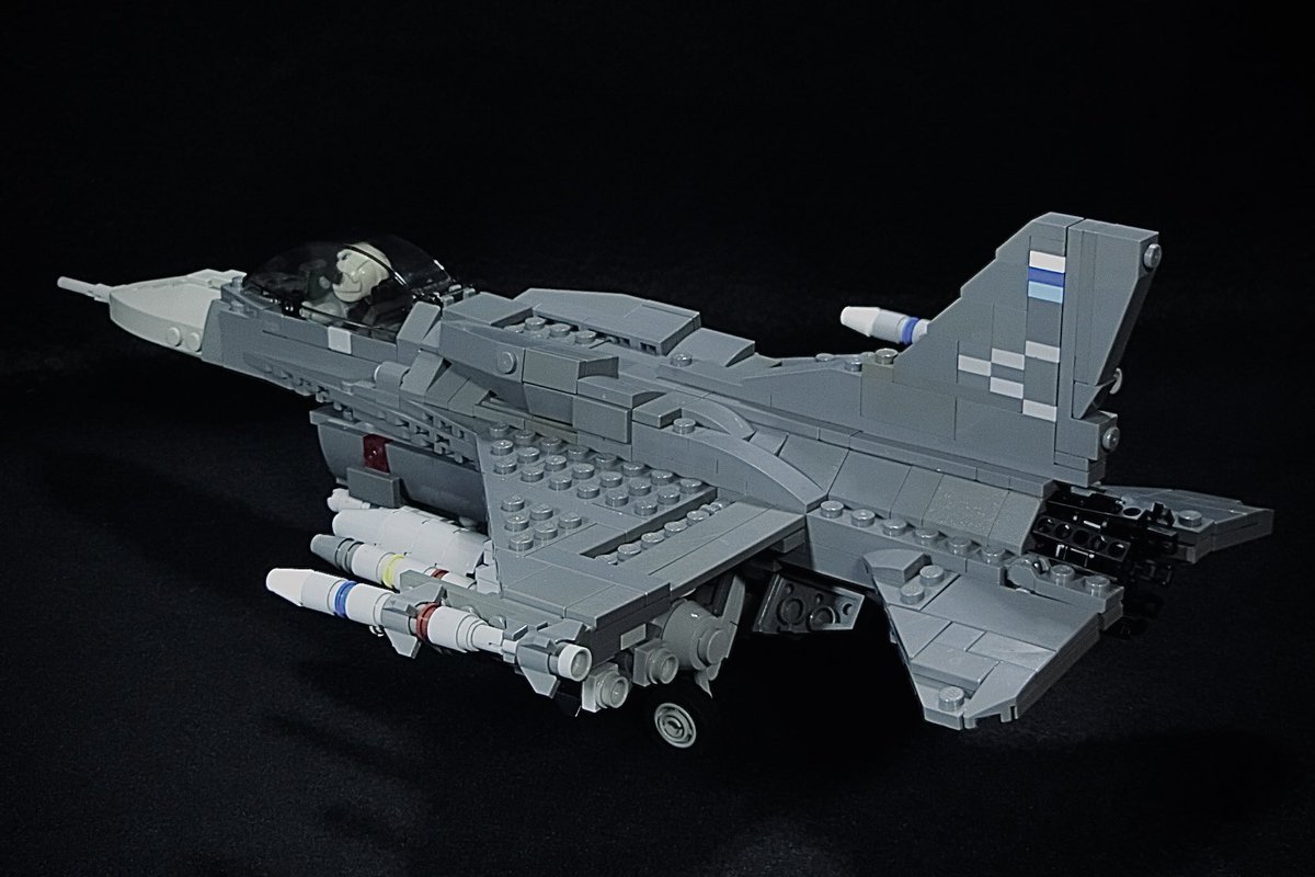 MKflanker's tweet image. レゴで1/50 F-16V Block70 CFTモデルを作りました。