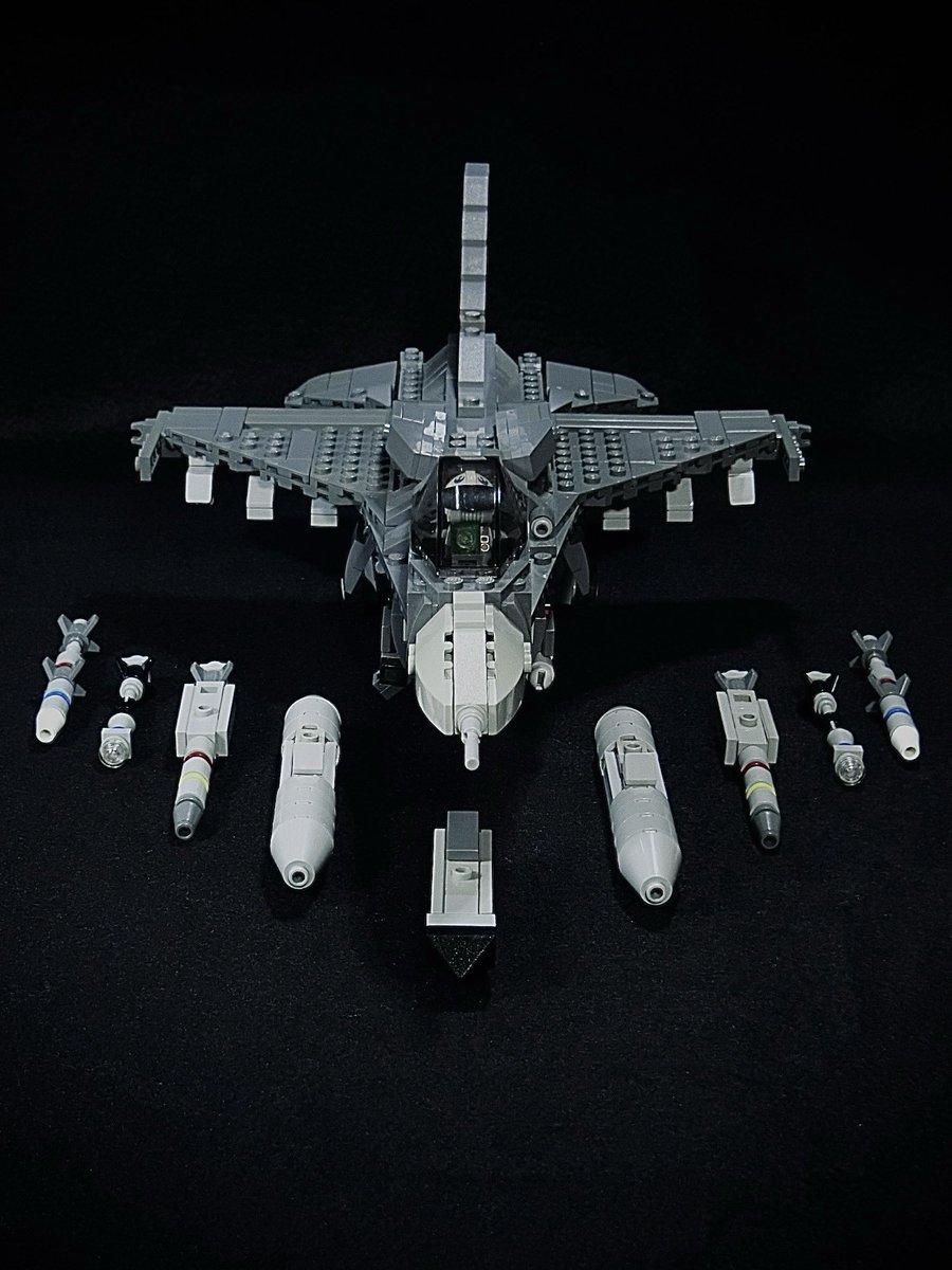MKflanker's tweet image. レゴで1/50 F-16V Block70 CFTモデルを作りました。