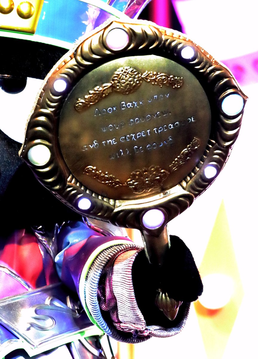 ohtaket's tweet photo. 2年半ぶりにパレードを見てきた。鏡のところを拡大してコントラストを上げれば "Look back upon your journey, and the secret treasure will be found" と書いてあるようだ。前作のカンペと比べると読みにくい文字をしている。 https://t.co/ZXlE6Wxd0J