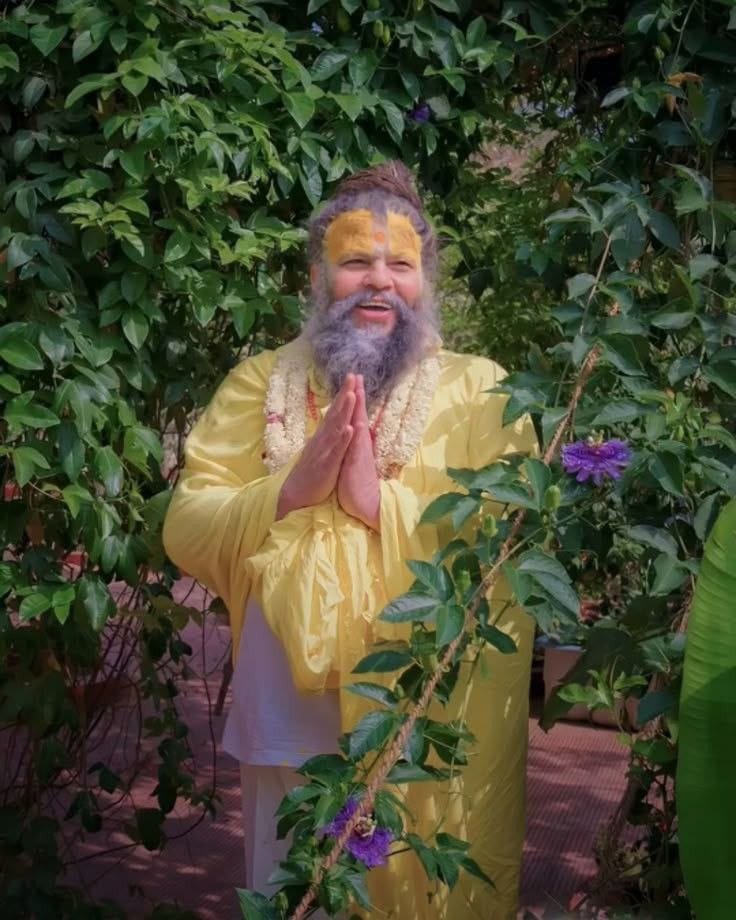 *जिस तरह काजल अपना कालापन* 
*और मोती अपनी सफेदी को नहीं त्यागता..* 

*वेसे ही दुर्जन अपनी कुटिलता* 
*और सज्जन अपनी सज्ज्नता नहीं त्यागता..!*

#premanandjimaharaj