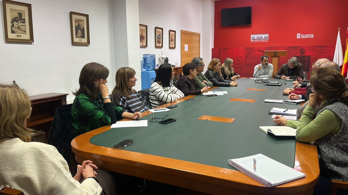 🏥 La Mesa del Mirón ya está en marcha

El Ayuntamiento impulsa un espacio de trabajo con profesionales sanitarios y agentes sociales para frenar el desmantelamiento del Hospital Virgen del Mirón y definir una hoja de ruta que garantice su futuro.

📄 Será la base del Plan