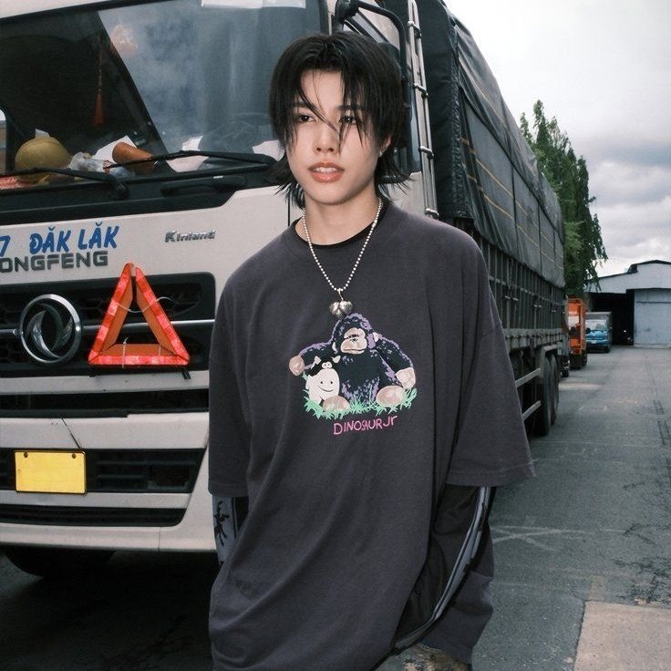 itsmeovv's tweet image. The only 5th Gen French Kpop Idol recently

- Lngshot's Louis 
- MEOVV's Narin