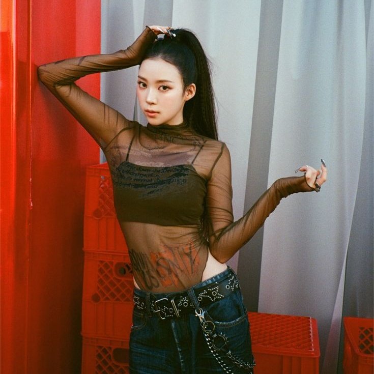 itsmeovv's tweet image. The only 5th Gen French Kpop Idol recently

- Lngshot's Louis 
- MEOVV's Narin