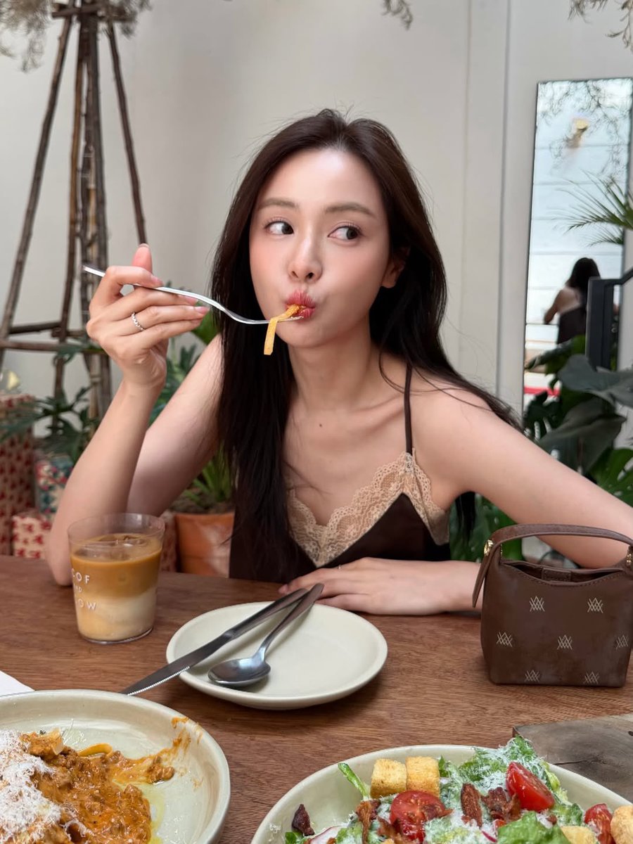 vlsvlskx's tweet image. โหหหห ชั้นตายยยยนยย พี่อุ้มสวยมากกกกก คนสวยขา 😭😭😭😭😭

#อุ้มอิษยา #oomeisaya