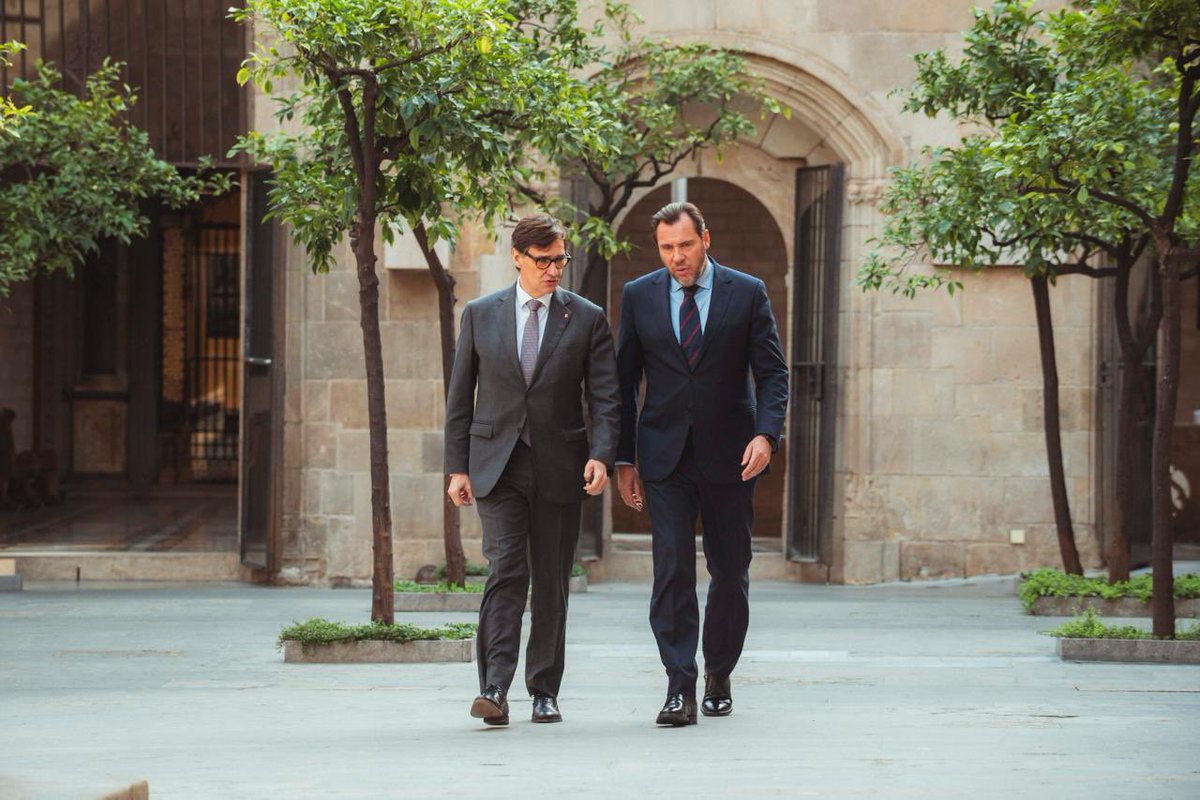 salvadorilla's tweet image. Amb el ministre de @transportesgob, @oscar_puente_, i Renfe, fem realitat la nova empresa mixta 'Rodalies de Catalunya'. La col·laboració entre administracions serà clau per resoldre Rodalies i assolir un bon traspàs per als usuaris, per als treballadors i per a Catalunya.