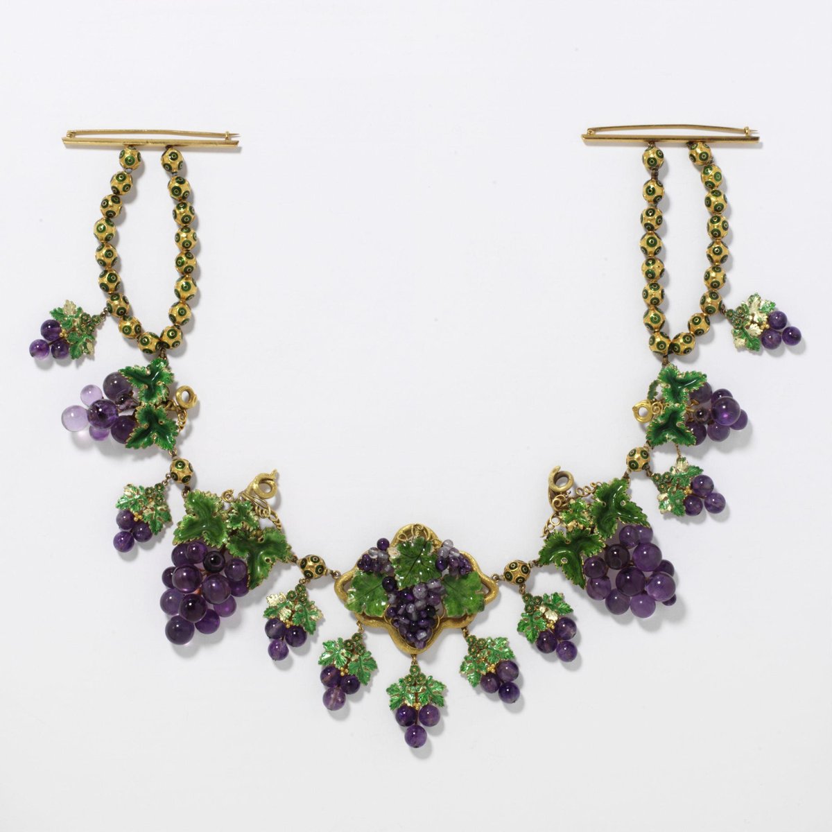 wikivictorian's tweet image. Necklace in the form of vines, enamelled gold mounted with amethysts, 1840-50. France. Victoria &amp;amp; Albert Museum.