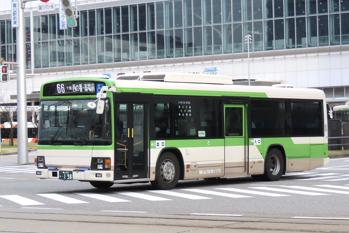 komae2058's tweet photo. 2026 1/7
富山230あ198(元小田急バス13-D701)
富山230あ199(元小田急バス13-D702)
富山230い189
富山230う115
去年のリベンジができました！ https://t.co/l7QtaKyuLX