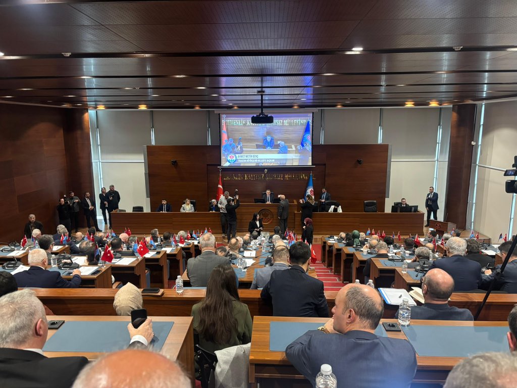 Trabzon Büyükşehir Belediyemizin 2026 Yılı Ocak Ayı Meclis Toplantısını, Büyükşehir Belediye Başkanımız Sayın Ahmet Metin Genç’in başkanlığında ve meclis üyelerimizin katılımlarıyla gerçekleştirdik.

Yeni yılın ilk meclis toplantısında alınan kararların şehrimiz ve