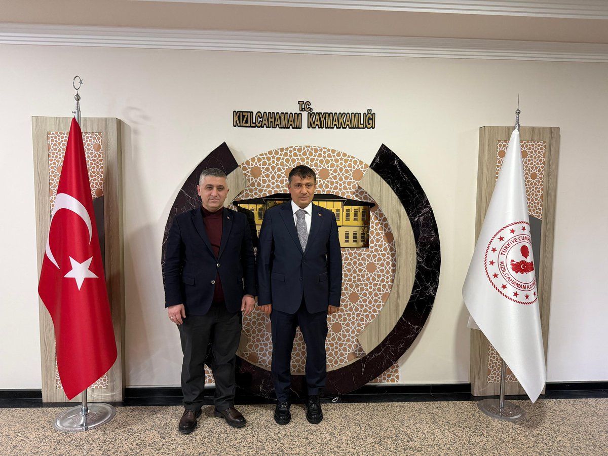 AK Parti İlçe Başkanı Sn. <a href="/AltunayGuray/">Güray Altunay</a>, Kaymakamımız Sn. Dr. <a href="/nmehmetbeyoglu/">Dr. Nuri MEHMETBEYOĞLU</a>’nu makamında ziyaret etti.

Ziyarette ilçemizde yürütülen çalışmalar ve güncel konular üzerine görüş alışverişinde bulunuldu. Sayın Kaymakamımız nazik ziyaretinden  dolayı kendisine teşekkür etti.