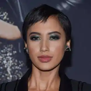 merlinpapin3's tweet photo. On souhaite un Bon Anniversaire à #AndyAllo qui a 37 ans , on peut la voir dans
Upload
The Hero
Chicago Fire
Black Lightning
Pitch Perfect 3
@FredOL69007
❤️si vous aimez https://t.co/FjKm7dLsf0