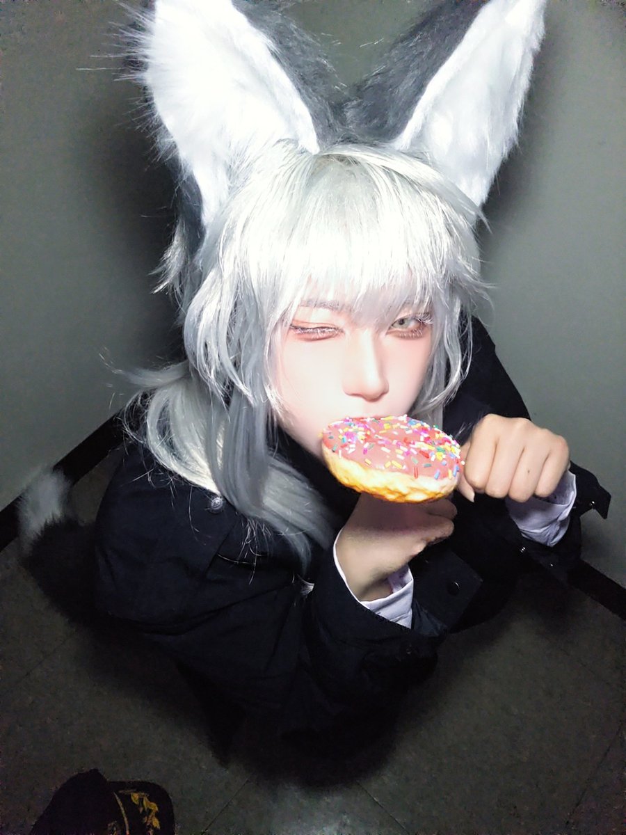 괴담출근 제삼이
도넛 먹고 출근합니다 🍩🐺

#부코_후기