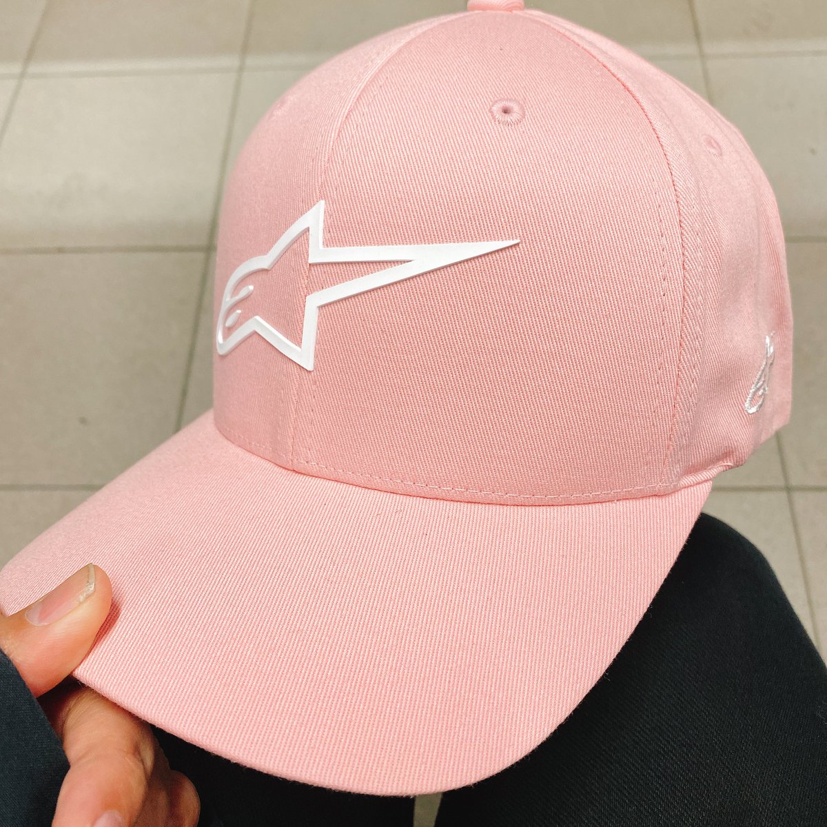 kainn_k's tweet photo. アルパインスターズの帽子買っちった！裏がグレーで表がピンクで可愛い🧢店の帽子コーナー強化されたから色々あるんだぜぇ(*｀艸´)ｳｼｼｼ https://t.co/IDabhx5EUk