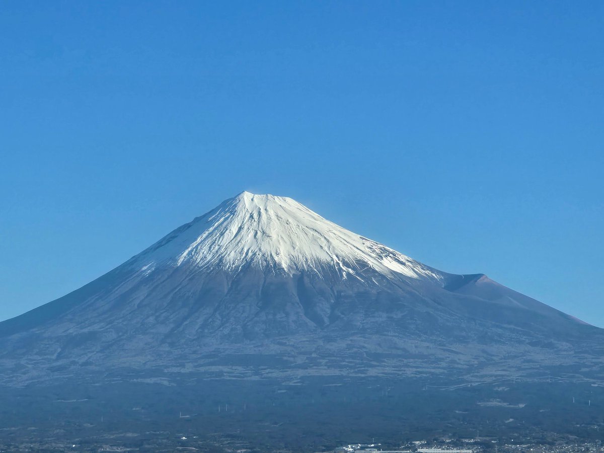 sugichanpiyo's tweet photo. 2026年初っ端の通勤富士山は天晴ぇ~✨🐥💼
ぶるっちょさぶさぶぅ~の朝だったけん、富士山まぁ~まぁ~迫力出てきたよねぇ~✨🗻✨༄༄:;((э°ө°c));:༄༄ｻﾑｻﾑ
今年もお仕事ボチボチで頑張りまぁ~す(｡･(ｴ)･｡)ฅ♡

#富士山
#世界遺産
#天晴 https://t.co/LnCyq2W5QU