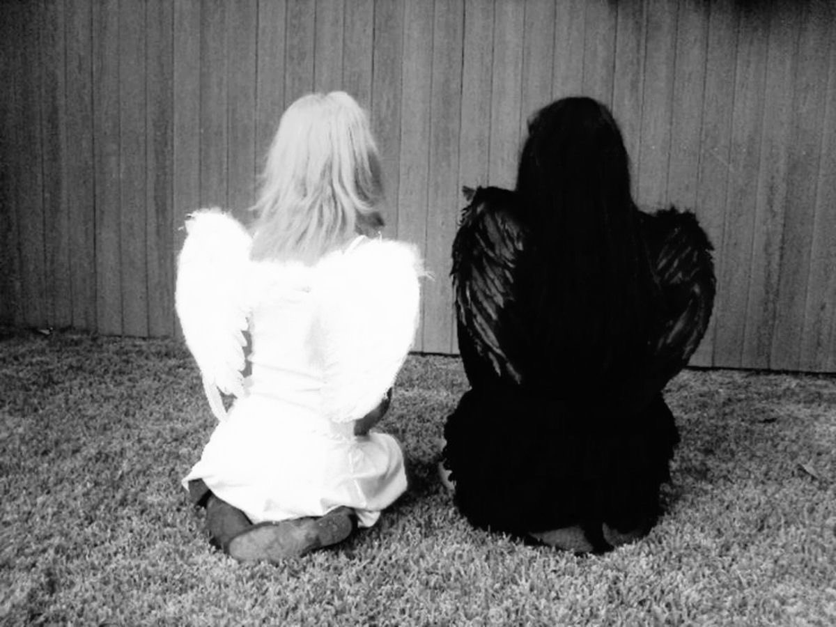 jiwzls's tweet photo. Ones upon a time,
An Angel and a Devil fell in love.
#Right_time
#Right_feelings
#Wrong_person https://t.co/xU1mpSvkxP
