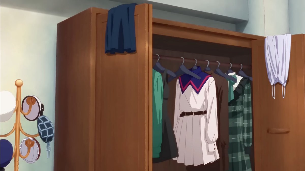 bongkar isi lemari—BINGUNG MAU PAKAI BAJU APA.