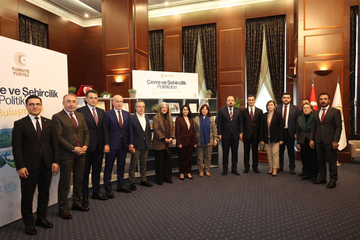 Çevre ve Şehircilik Politikaları Başkanlığı olarak yürüttüğümüz Odak Grup Çalışmaları kapsamında, Ankara toplantımızı gerçekleştirdik.

Toplantımıza; 
Çevre, Şehircilik ve İklim Değişikliği Bakan Yardımcılarımız Fatma Varank ve Ömer Bulut
Enerji ve Tabii Kaynaklar Bakan