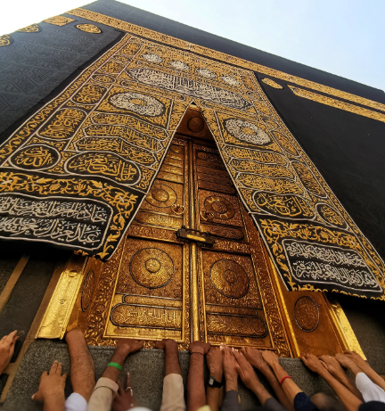 VoiceOfIslamUK's tweet image. How can embracing Al-Ghaffār — The Most Forgiving — transform your spiritual journey and everyday life?

Airing now on Attributes of Allah.

Listen back: ow.ly/j3M750XT8jU

 #AttributesOfAllah #FaithAndForgiveness #SpiritualJourney