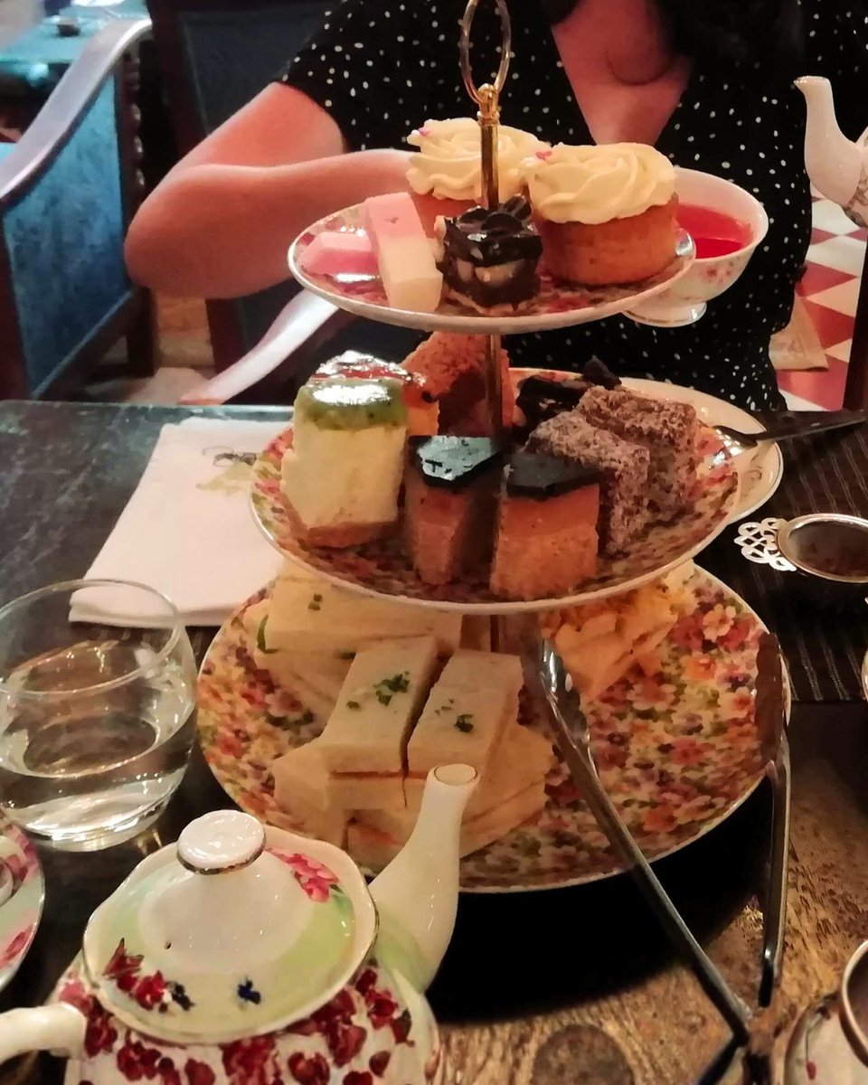 We are loving this floral teapot setup and the absolute mountain of treats. We’ve got finger sandwiches (crusts cut off, obviously), decadent chocolate slices, and fluffy cupcakes.
.
.
.
.
.
#TravelForFoodHub #Travel #TravelEats #FoodieLife #SweetTreats