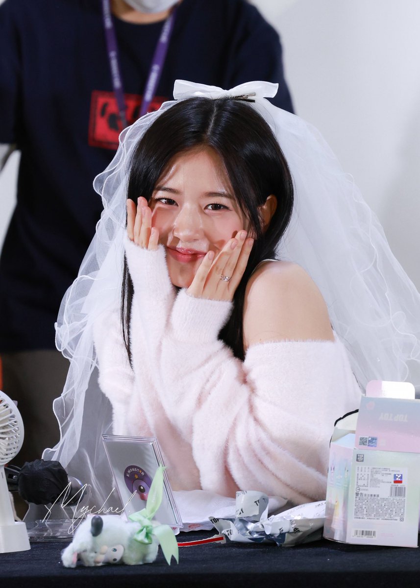 mychael7235's tweet image. 260111 IVE TPE FANSIGN

whos getting married💍

#IVE #아이브
#ANYUJIN #안유진