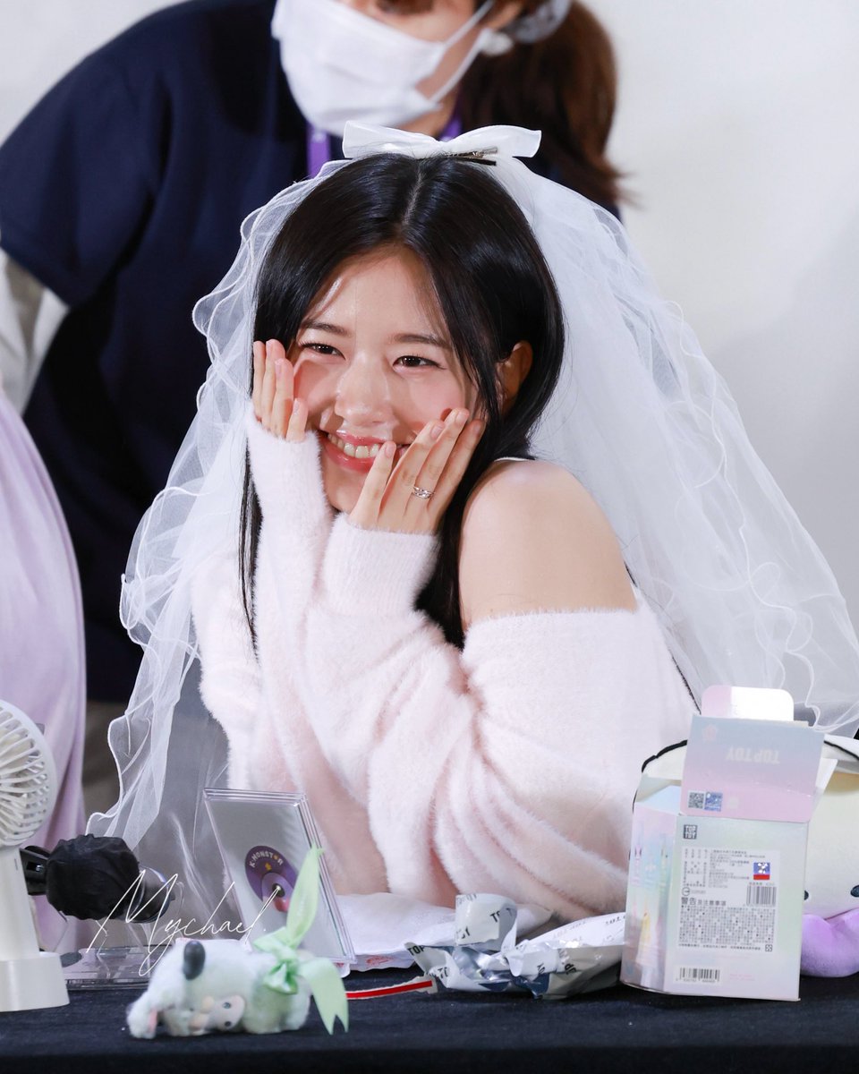 mychael7235's tweet image. 260111 IVE TPE FANSIGN

whos getting married💍

#IVE #아이브
#ANYUJIN #안유진