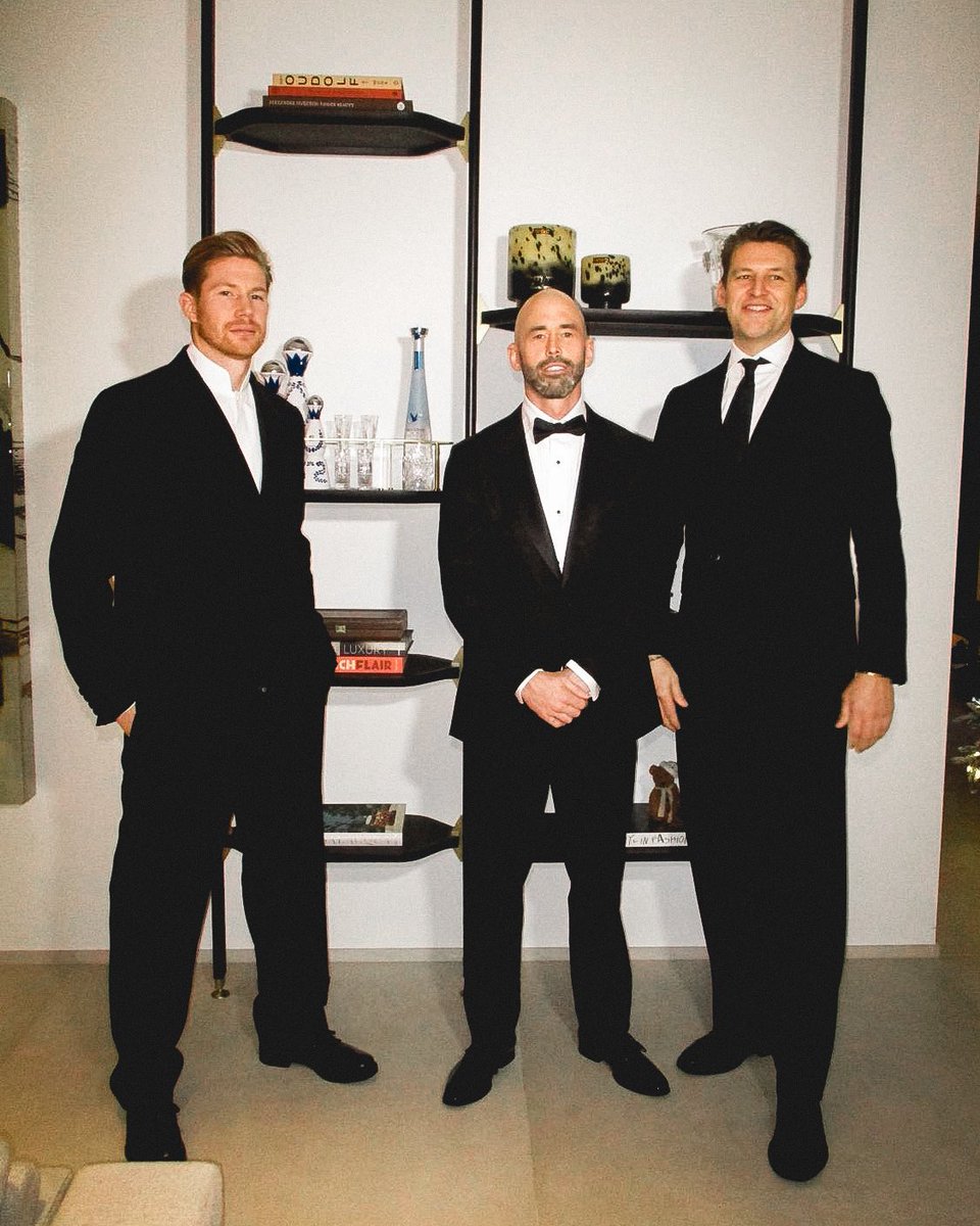 KevinDeBruyne's tweet image. What a night! Very honoured to be inducted into the Belgian Hall of Fame. ⭐️