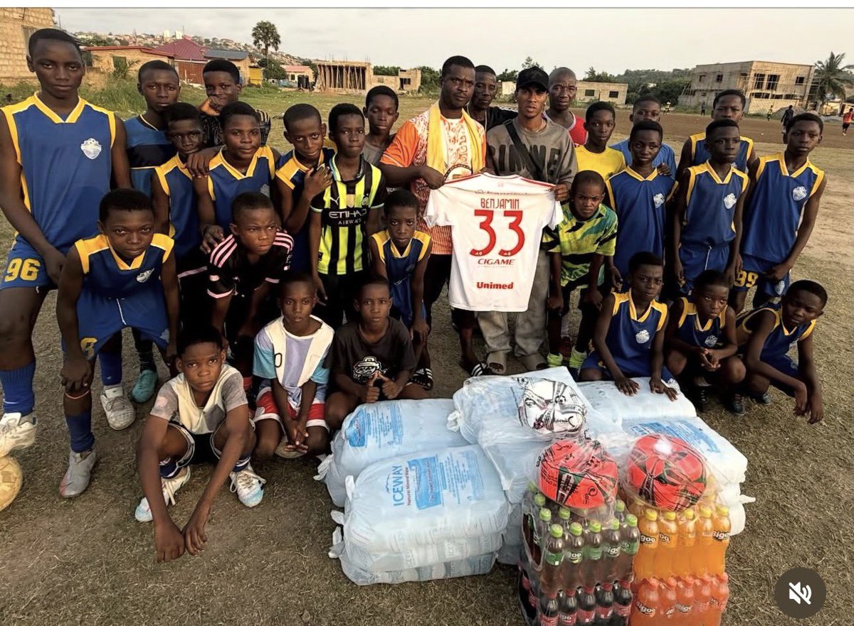 ultimasinter's tweet image. Post do Benjamin no final ano passado, em Gana.

Muito foda…