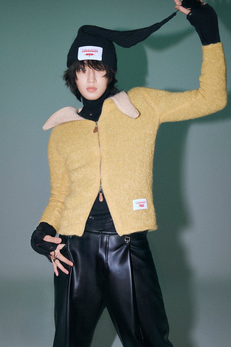 No rules. Just our rhythm.

AxMxP 1st Mini Album [Amplify My Way]
⚠️ 2026.01.21 6PM (KST)

#김신 #KIMSHIN