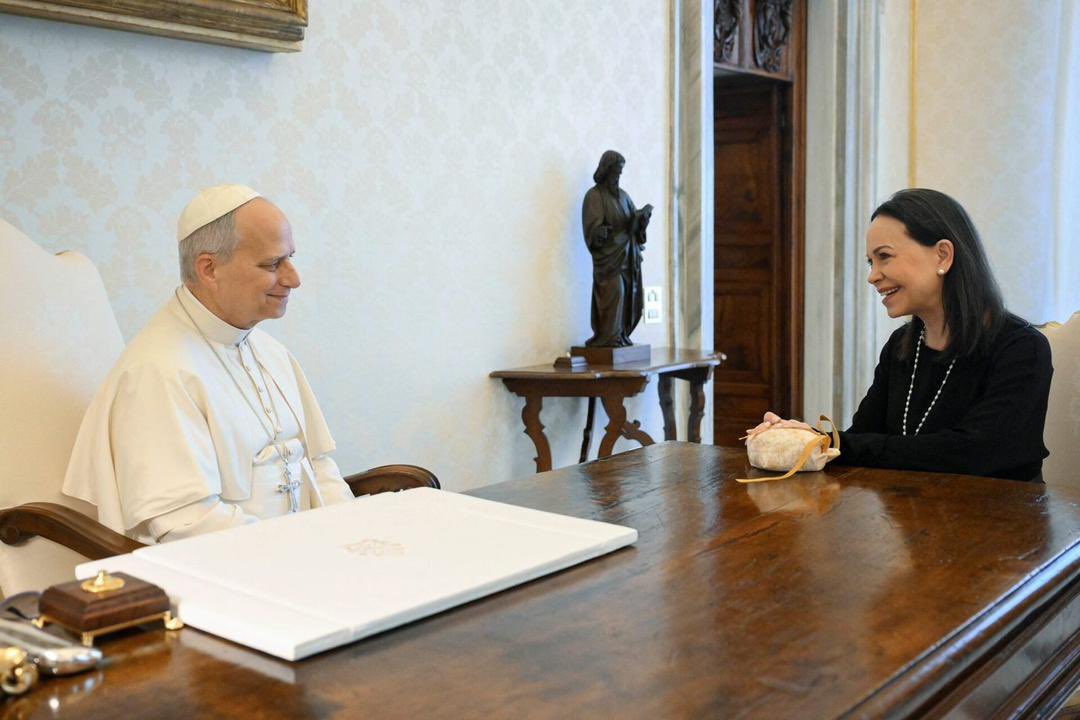 #AHORA Fotos del encuentro del <a href="/Pontifex_es/">Papa León XIV</a> con <a href="/MariaCorinaYA/">María Corina Machado</a> en El Vaticano.