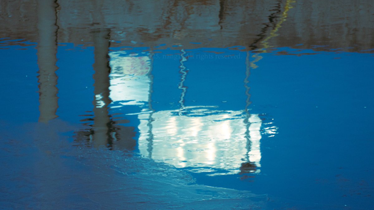 겨울 강변의 일부