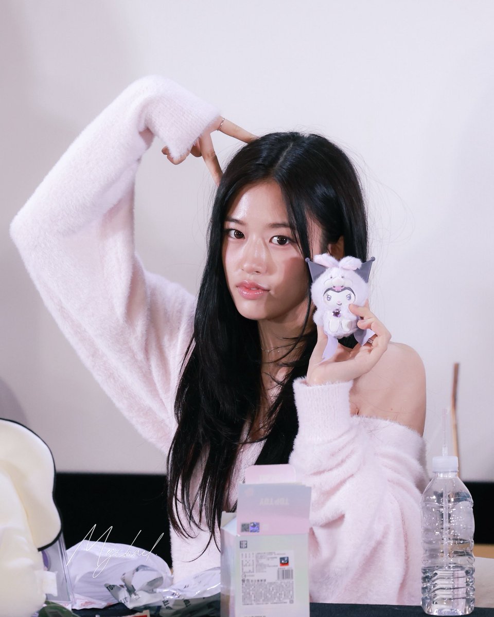 mychael7235's tweet image. 260111 IVE TPE FANSIGN

ANYUJIN AND KUROMI

#IVE #아이브
#ANYUJIN #안유진