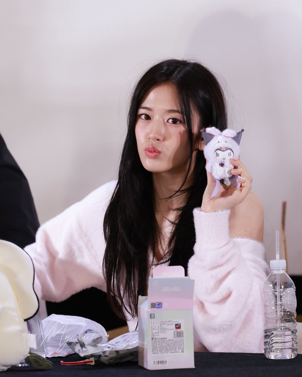 mychael7235's tweet image. 260111 IVE TPE FANSIGN

ANYUJIN AND KUROMI

#IVE #아이브
#ANYUJIN #안유진