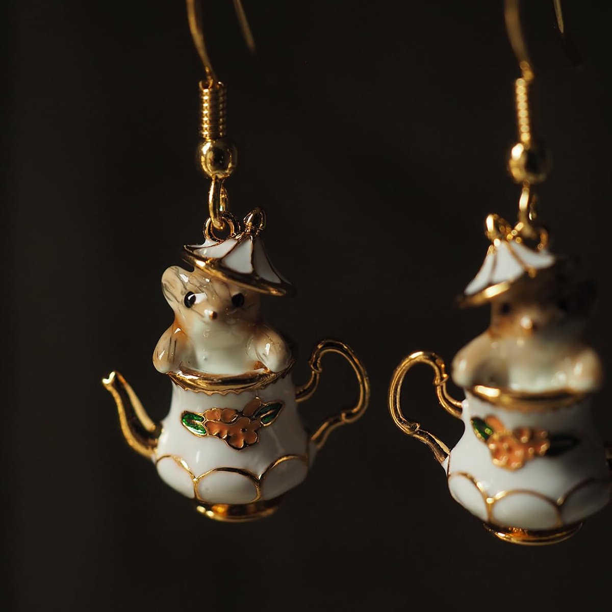 BiancoDavinci's tweet image. Whimsical teapot earrings