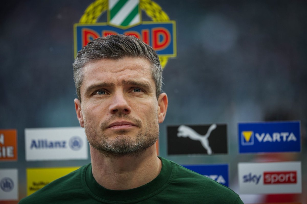 Transferic_Sky's tweet photo. ❌ Der ehem. #skrapid-Coach Robert #Klauß 🇩🇪 (41) hat ein Angebot des #UCL-Klubs @pafosfcofficial 🇨🇾 nach dem Abgang von #Carcedo zu #spartakmoscow verg. Woche abgelehnt. Mittlerweile wurde Albert #Celades als neuer Trainer präsentiert.

@SkySportAustria #TUAustria

Bild: GEPA https://t.co/I4QjdwcKKw
