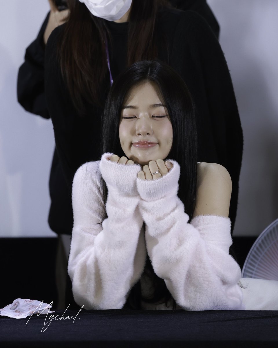 mychael7235's tweet image. 260111 IVE TPE FANSIGN

👁️👄👁️

#IVE #아이브
#ANYUJIN #안유진