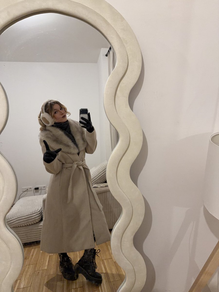 Ich war nie weg.
Ich habe euch nur warten lassen.

Die Kontrolle gehört mir – wieder.
Linktree in der Bio 💋

#Findom #Femdom #GoddessEnergy 
#SheIsBack