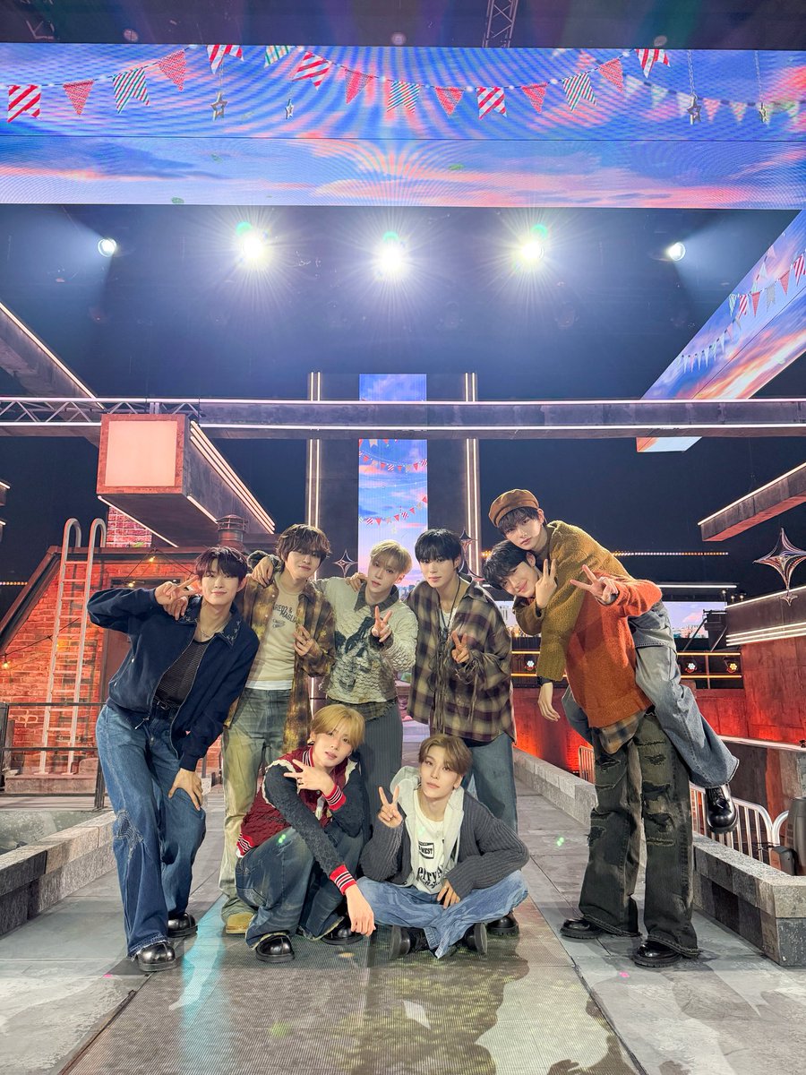 ALD1_official's tweet image. ALPHA DRIVE ONE DEBUT SHOW [THE FIRST ALARM]

#ALPHADRIVEONE #ALD1 
#알파드라이브원 
#EUPHORIA #ALPHADRIVEONE_EUPHORIA
#FREAK_ALARM