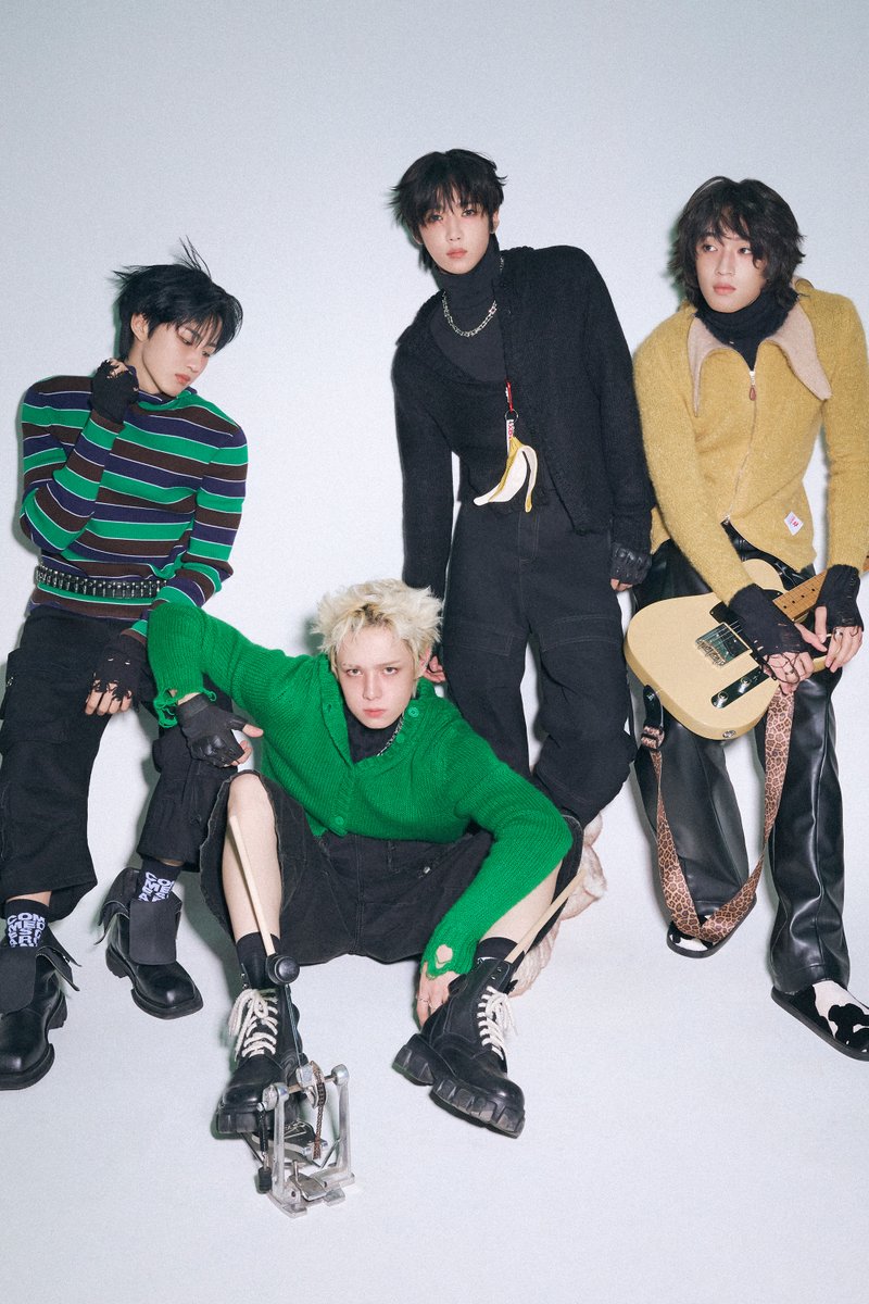 AxMxP_official's tweet image. No rules. Just our rhythm.

AxMxP 1st Mini Album [Amplify My Way]
⚠️ 2026.01.21 6PM (KST)

#AxMxP #에이엠피
#AmplifyMusicPower #AmplifyMyWay