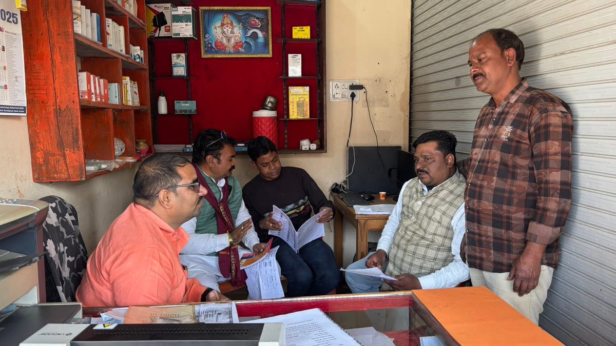 आज भाजपा मंडल ब्यावरा के शहरी शक्ति केन्द्र प्रभारी,वार्ड पार्षद ,बूथ अध्यक्षगण ,बीएलओ और कार्यकर्ताओं से पार्टी के आगामी कार्यक्रमों को लेकर चर्चा की ! 

साथ में भाजपा मंडल अध्यक्ष राजू जी यादव उपस्थित रहे। 

#amitsharmabiaora