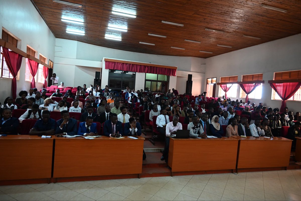 Urban_Ug1's tweet photo. Today, Gen. Damulira was speaking to the students at Makerere University, where they had gathered for a mentorship session with themes of sustaining national ideals, peaceful coexistence, national unity, and election security. https://t.co/AYpHaReIDe