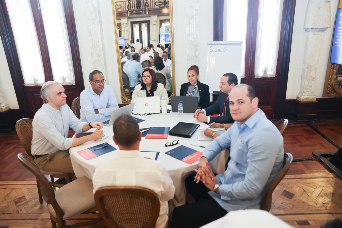 Seguimos trabajando para que las decisiones del Gobierno se traduzcan en resultados que beneficien a la gente.En el Consejo de Ministros extendido 2026 reafirmamos nuestro compromiso con las metas priorizadas, junto al presidente <a href="/luisabinader/">Luis Abinader</a> y la vicepresidenta <a href="/RaquelPenaVice/">Raquel Peña</a>