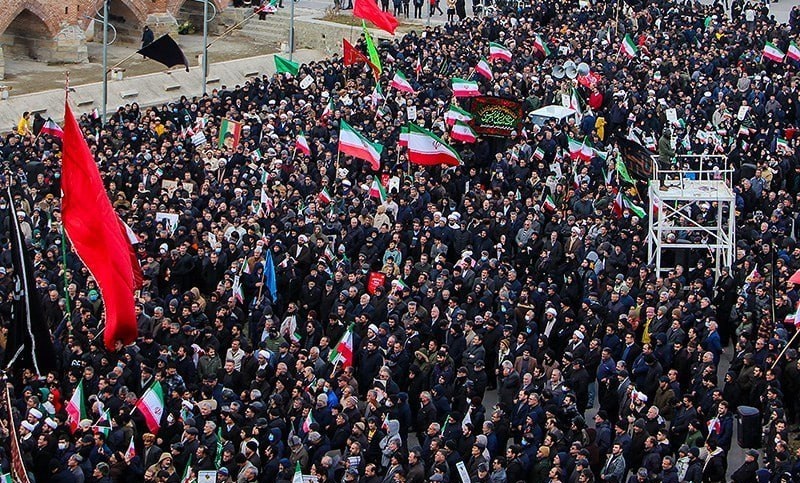 عاجل - تظاهرة حاشدة دعماً للنظام في محتلف المدن الإيرانية.. رئيس البرلمان: نخوض حربًا ضد الإرهابيين 