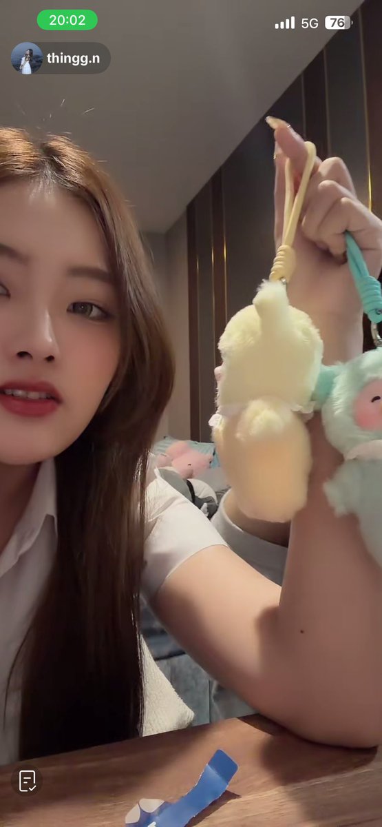 _heyitsarai's tweet image. น้องไอซ์แกะกล่องจุ่มหมูแย้วบอก อยากเก็บไว้แกะกับพี่ฮ้าทง่ะ ฮือออ น่ารักจังเยยยย🥹🤌🏻💘