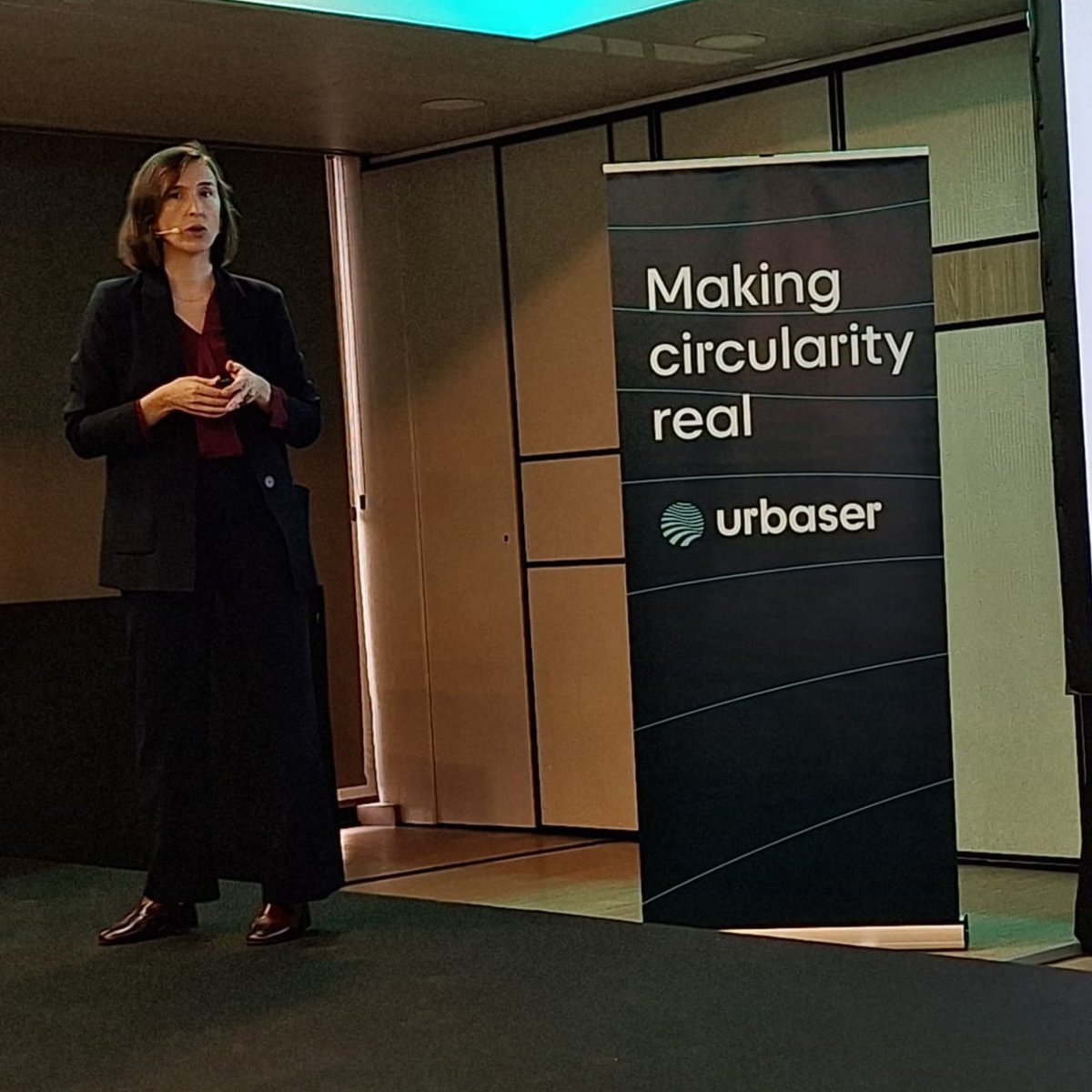 urbaser_'s tweet image. Hace unas semanas celebramos el II Encuentro #HSEQ España, con más de 70 profesionales de todo el país.
Un espacio para compartir resultados, reforzar equipos y prepararnos para los retos de 2026.
Nuestro CEO, Fernando Abril-Martorell, e Inés Blanco, Directora Global de HSEQ,