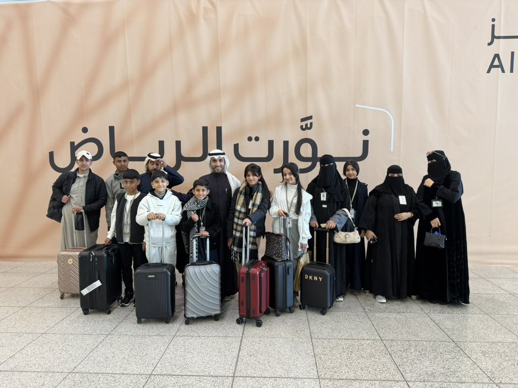 k_glnzi's tweet photo. #عرعر وصل المشاركون في برنامج الاعلامي الصغير الذي نفذته جمعية إعلاميي الحدود الشمالية إلى الرياض في رحلة إعلامية تشمل زيارات متعددة لبعض المؤسسات الإعلامية والقنوات  والاستمتاع في موسم الرياض الذي يعد وجهة جميلة وجذابة للجميع 
@Turki_alalshikh 
#موسم_الرياض 
#وزارة_الاعلام https://t.co/NTlmGoL8iE