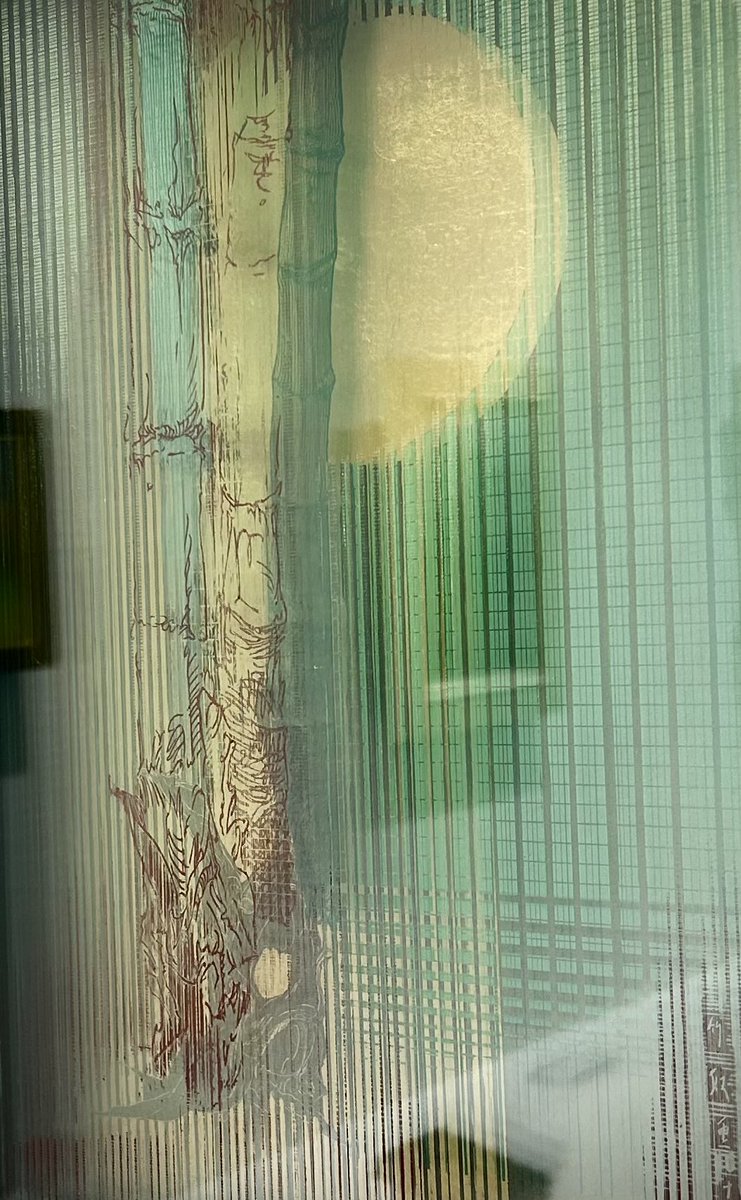 伊勢丹浦和での齋藤悠紀くんの個展。多層ガラス絵。
描写が層で分解されている作品がおもしろかった。これは竹の部分を斜めから撮影したもの。